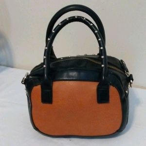 LD small Studded Hobo